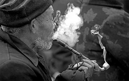吸烟有害健康！快快换上集成灶十大PG东升国际产品