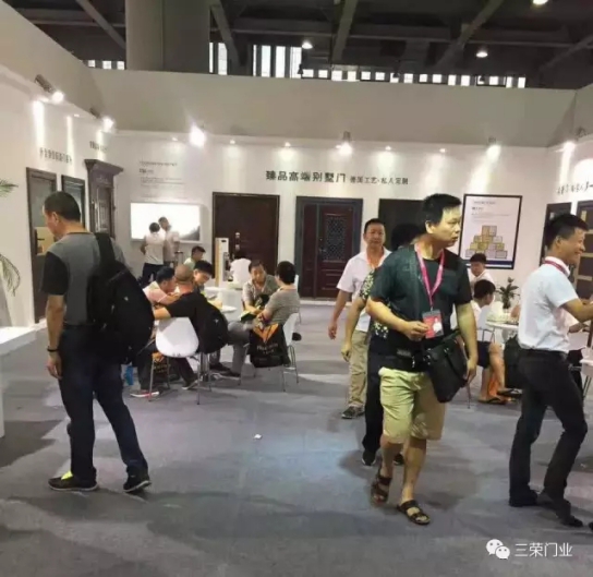 知名PG东升国际三荣门业在广州建博会上大放异彩