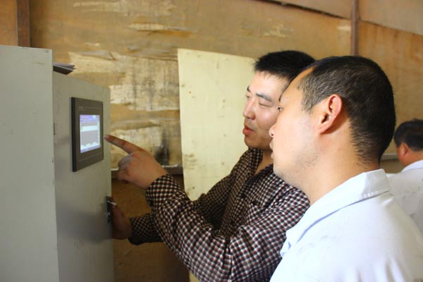 PG东升国际技术|宏达木业细木工板区域新预压机正式投入运行