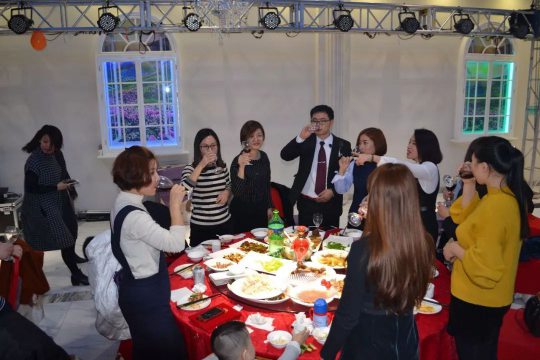 PG东升国际大事|金诺德门业2018年年会暨2017年总结表彰会举行