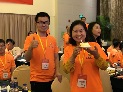 火星人集成灶优秀加盟商齐聚深圳参加狼企心经系列课程
