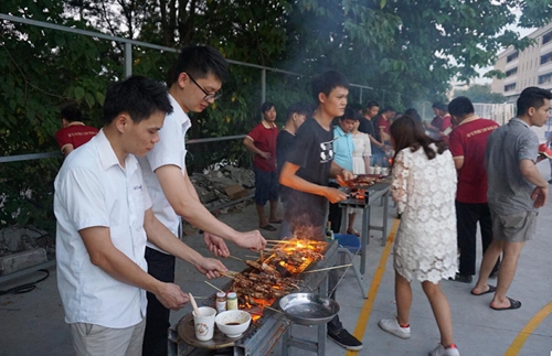 PG东升国际日记|富轩门窗度员工生日会与烧烤激情相约