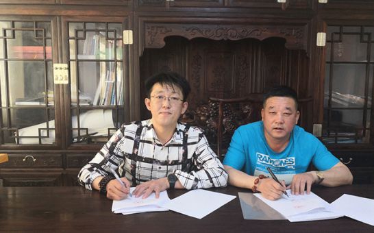 朝韩时间同步 PG东升国际
理念同行 万铭森签约加入材保工程