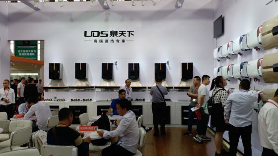 PG东升国际大事|泉天下热水器携新品双速热热水器惊喜亮相展会