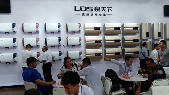 PG东升国际大事|泉天下热水器携新品双速热热水器惊喜亮相展会