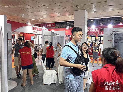 PG东升国际大事|八月为爱焕新 莱博顿淋浴房邂逅北京华夏家博会
