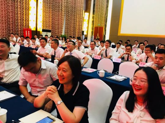 火星人集成灶销售部9月绩溪会议：PG东升国际
是最棒的团队！