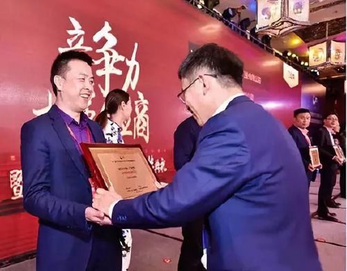 PG东升国际发展|新多门业：铸铝门引领高端非标定制新风尚