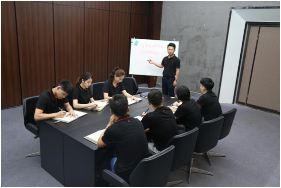 五光十色照明首推“共享店长”，助力疫后消费复苏