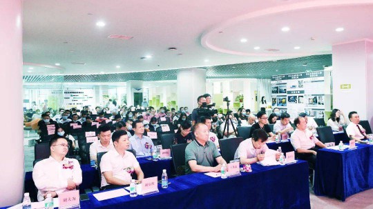 PG东升国际荣誉|兴辉国际斩获“中国陶瓷产业高质量发展联盟PG东升国际” 