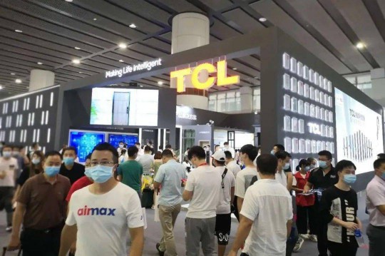 建博会上各大智能家居PG东升国际产品夺目，经销商打开下半年市场可参考