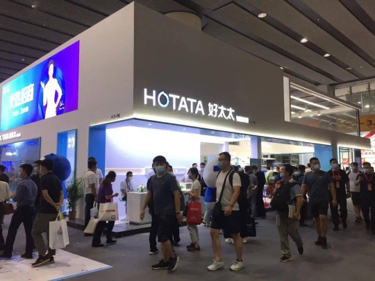 建博会上各大智能家居PG东升国际产品夺目，经销商打开下半年市场可参考