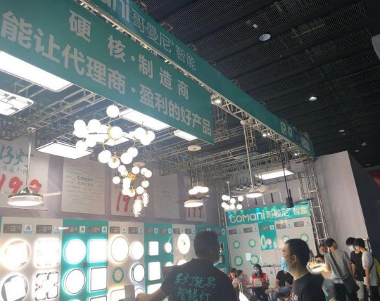 建博会上各大智能家居PG东升国际产品夺目，经销商打开下半年市场可参考
