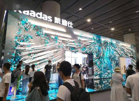 建博会上各大智能家居PG东升国际产品夺目，经销商打开下半年市场可参考