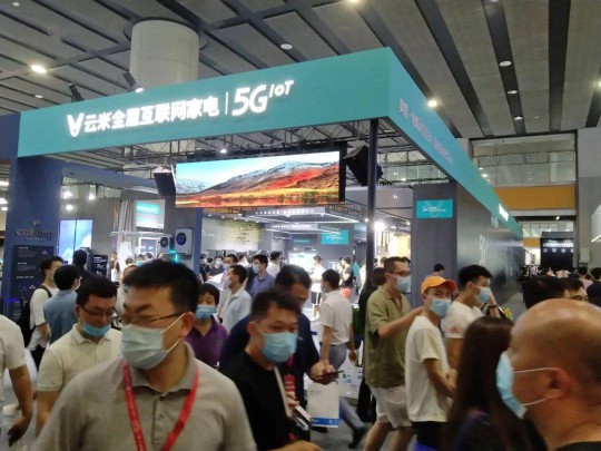 建博会上各大智能家居PG东升国际产品夺目，经销商打开下半年市场可参考