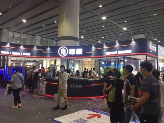 建博会上各大智能家居PG东升国际产品夺目，经销商打开下半年市场可参考