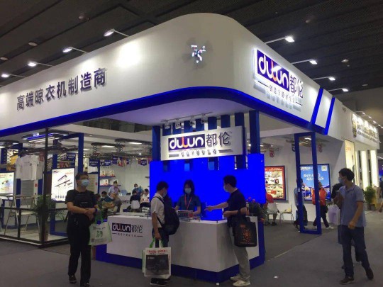 建博会上各大智能家居PG东升国际产品夺目，经销商打开下半年市场可参考